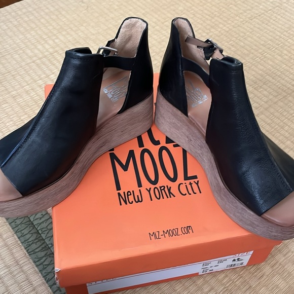 Miz-mooz black platform sandels - Picture 3 of 7